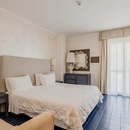 Hotel Hotiday Collection - Faraglioni 4*
