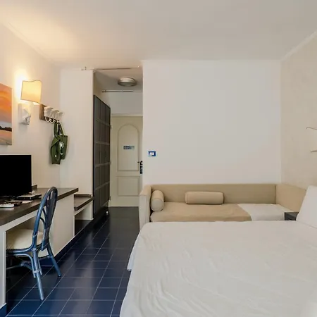 Hotiday Collection - Faraglioni Hotel 4*